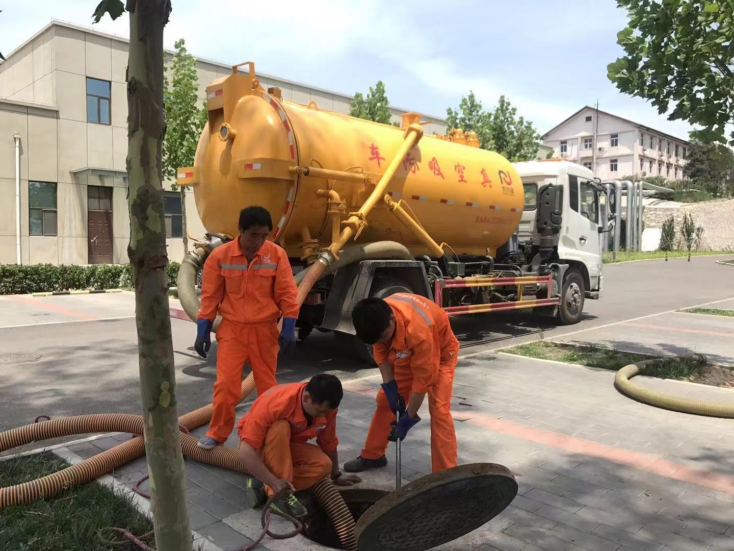 长治化粪池清理与5-8吨吸粪车施工效率分析